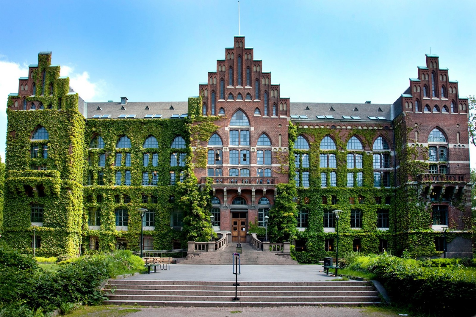 Lund University LTH campus building covered with greenery.